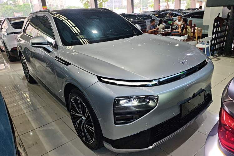 Used XPeng G9 2022 570 Max Front Right 45 Deg