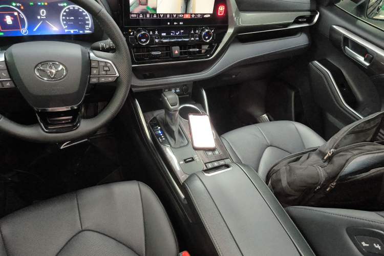 Used Toyota Highlander 2024 2.5L Smart Electric Hybrid Dual-Engine Four-Wheel Drive Prestige Version – 7 Seats