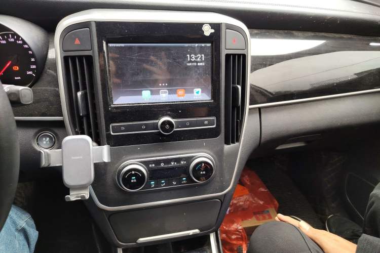 Used BYD Song MAX 2017 1.5T Manual Comfort 7-Seater Audio And AC Panel