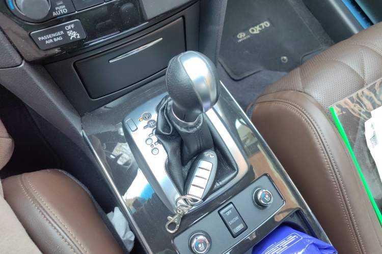 Used Infiniti QX70 2013 3.7L Supreme Edition
