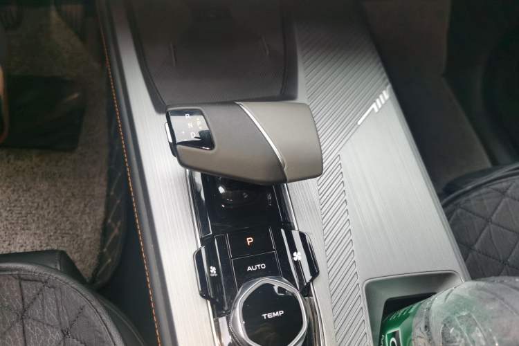 Used CHANGAN OSHAN Z6 New Energy 2023 ZhiDian iDD 150KM Flagship PLUS Smart Parking Edition Gear Lever