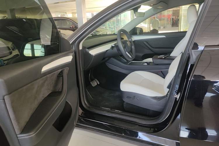 Used Tesla Model Y 2022 Rear-Wheel-Drive Version