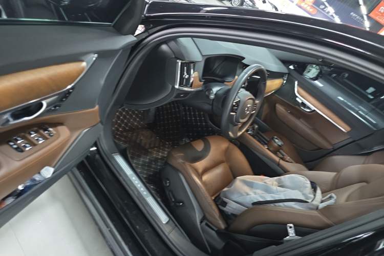 Used Volvo S90 2024 B5 Zhiyi Luxury Edition
