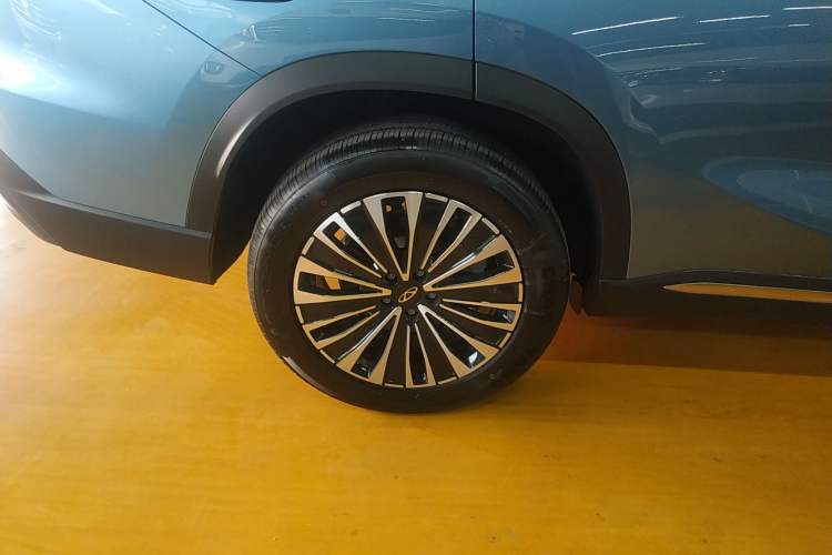 Used Chery Tiggo 8 PLUS C-DM 2025 1.5T 116 km Prestige Version 5 Seats