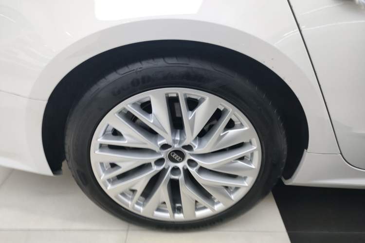 Used Audi A7L 2024 45TFSI S-line Dream-Building Edition Flow Crystal Package
