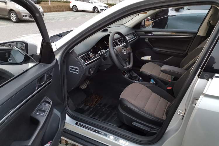 Used Volkswagen C-TREK 2017 1.6L Automatic Comfort Model Driver Seat