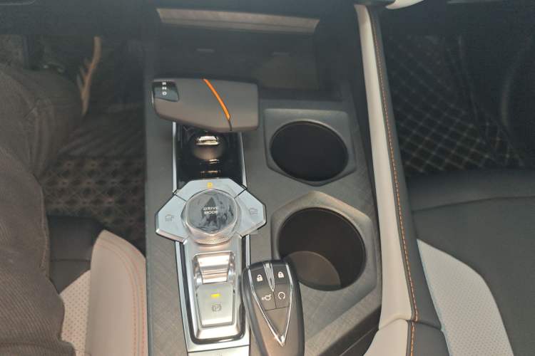 Used CHANGAN UNI-V iDD 2024 Blue Whale Smart Electric iDD 136km Luxury Model
