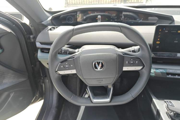 Used CHANGAN UNI-V iDD 2024 Blue Whale Smart Electric iDD 136km Luxury Model
