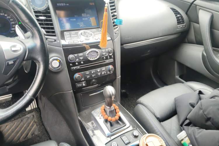 Used Infiniti QX70 2015 3.7L Shadow Edition Audio And AC Panel