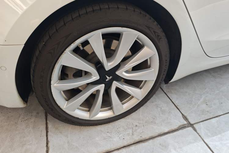 Used Tesla Model 3 2021 Revised Performance Version with All-Wheel Drive 3D1 Right Rear Wheel Hub
