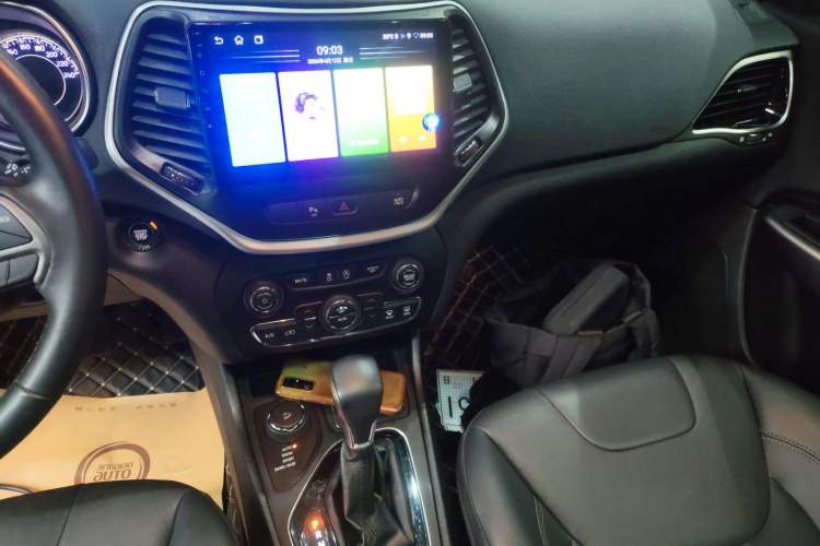 Used Jeep Cherokee 2020 2.0T Four-Wheel Drive Elite Edition Audio And AC Panel