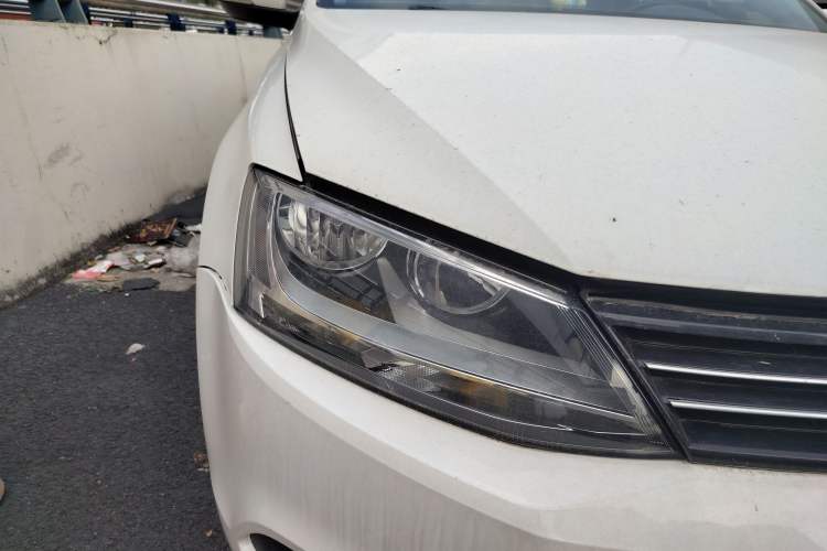 Used Volkswagen Sagitar 2012 1.6L Automatic Comfort Edition Right Front Headlight