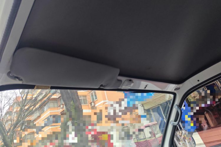 Used Jinbei Hiace 2018 2.0L Fifth-Generation Box Truck Standard Roof 2 Seats 4G21C
