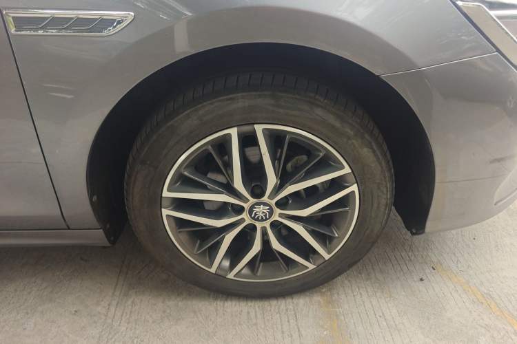 Used BYD Qin PLUS 2021 DM-i 120KM Prestige Model Right Front Wheel Hub