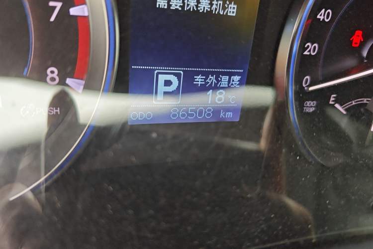 Used Toyota Highlander 2015 2.0T Two-Wheel Drive Luxury Edition 7 Seats Odometer Close Up