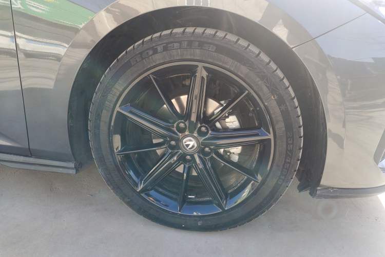 Used CHANGAN UNI-V 2022 1.5T Prestige Version Right Front Wheel Hub