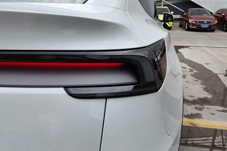 Used Tesla Model Y 2025 Rear-Wheel-Drive Version
