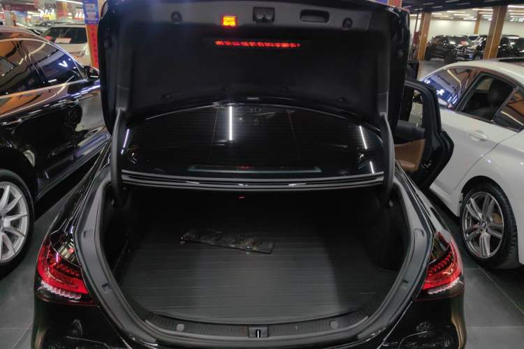 Used Mercedes-Benz E-Class New Energy 2023 E 350 e L Plug-in Hybrid Sports Sedan Trunk