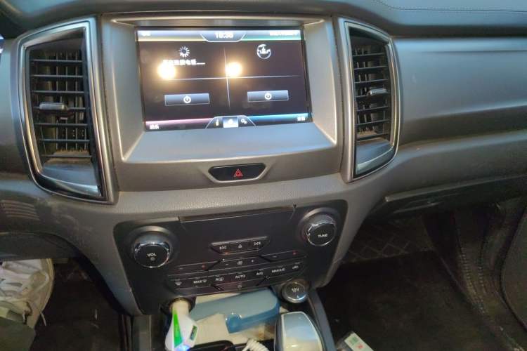 Used Ford Everest 2016 2.0T Gasoline Automatic 4x4 Luxury Edition Audio And AC Panel