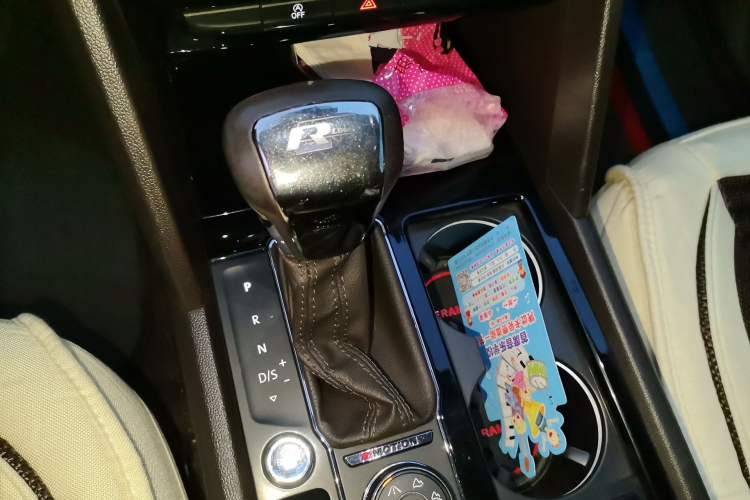 Used Volkswagen Teramont 2017 530 V6 Four-Wheel Drive Luxury Edition Gear Lever