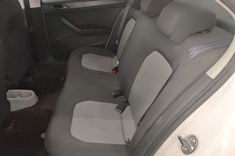 Used Skoda Rapid 2015 1.6L Automatic Enjoyment Selection Model Left Rear Seat