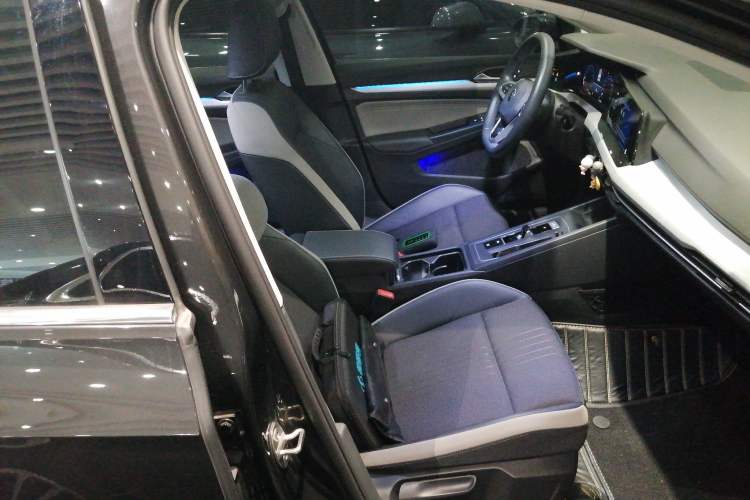 Used Volkswagen Golf 2021 280TSI DSG Pro Right Front Seat