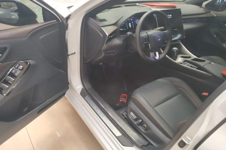 Used Toyota Avalon 2024 Dual-Engine 2.5L XLE Premium Edition Driver Seat