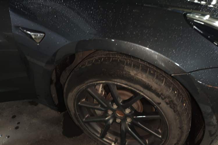 Used Tesla Model 3 2019 Long-Range Rear-Wheel-Drive Version Right Front Wheel Hub