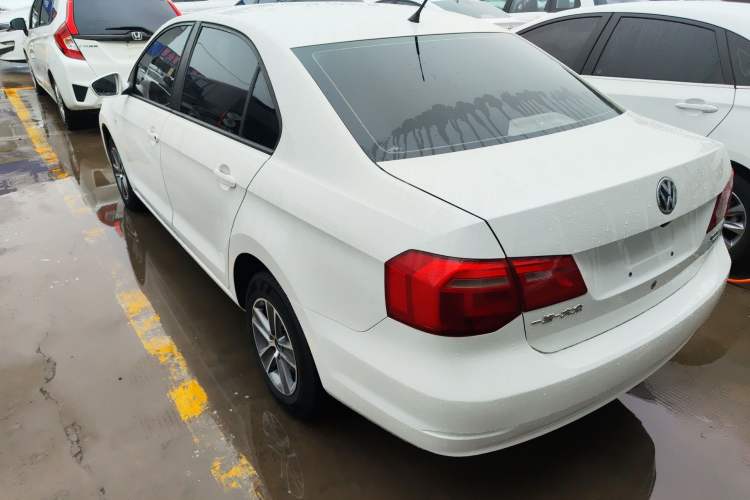 Used Volkswagen Jetta 2015 Value Edition 1.6L Manual Fashionable Style Rear Left 45 Deg