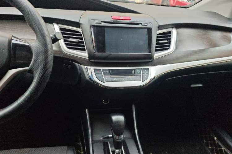 Used Honda Jade 2013 1.8L automatic Comfort version 6 seats
