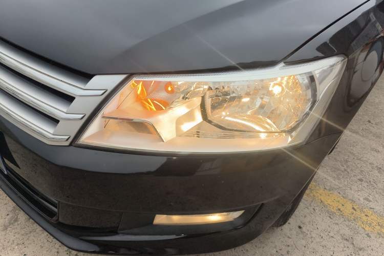 Used Volkswagen Santana 2015 1.6L Manual Comfort Edition
