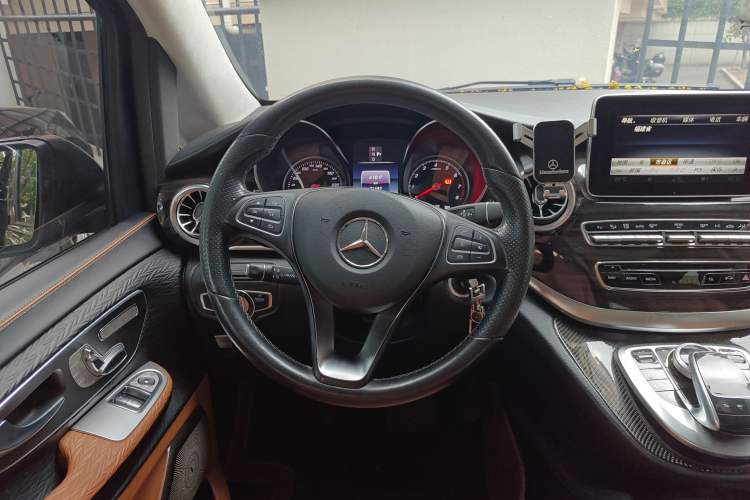 Used Mercedes-Benz V-Class 2018 V 260 Avantgarde Edition China VI
