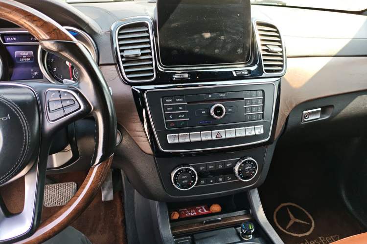 Used Mercedes-Benz GLS 2016 GLS 500 4MATIC Audio And AC Panel