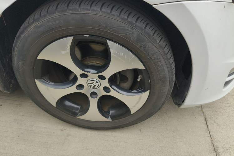 Used Volkswagen Golf 2015 1.4TSI Automatic Luxury Model Right Front Wheel Hub