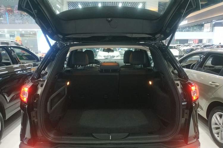 Used Jeep Cherokee 2016 2.4L Leading Smart Version
