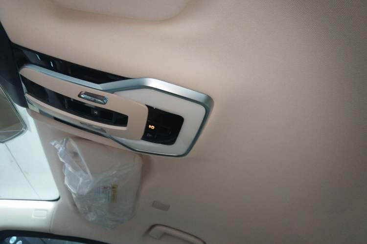 Used Bestune M9 2023 2.0T Prestige Edition
