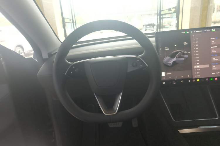 Used Tesla Model Y 2025 Rear-Wheel-Drive Version
