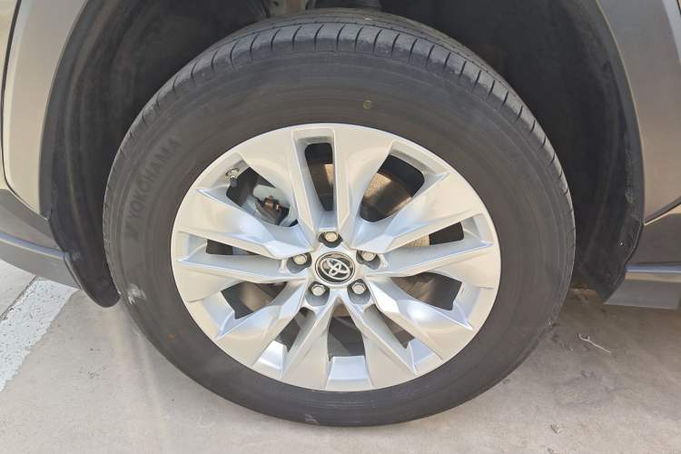 Used Toyota Wildlander 2022 Updated Version 2.0L CVT Two-Wheel Drive Leading Edition
