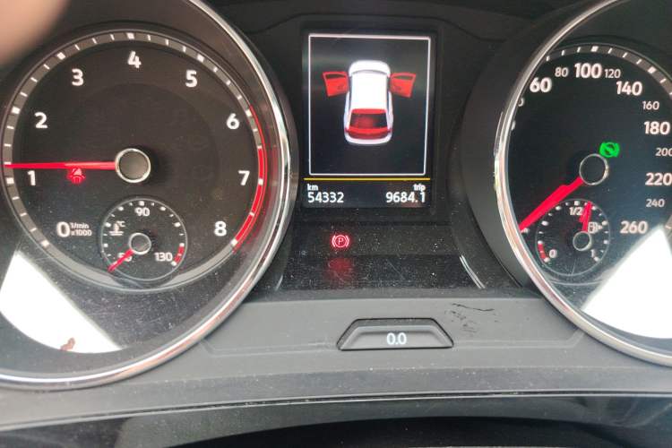 Used Volkswagen Tiguan L 2019 280TSI Automatic Two-Wheel Drive Panoramic Comfort Edition China V Standard Odometer Close Up