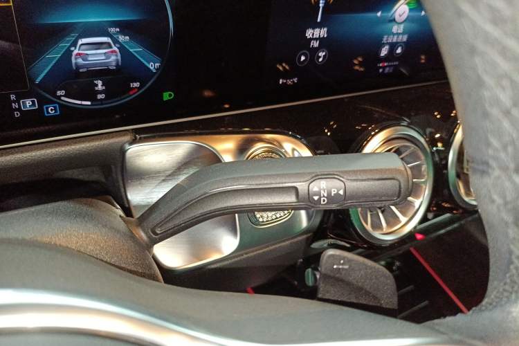 Used Mercedes-Benz GLB 2020 Updated GLB 200 Dynamic Edition Gear Lever