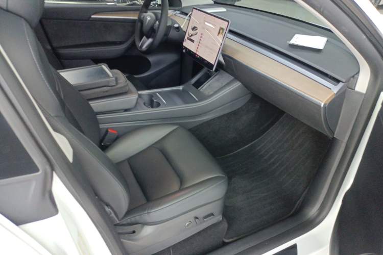 Used Tesla Model Y 2021 Long-Range All-Wheel-Drive Version