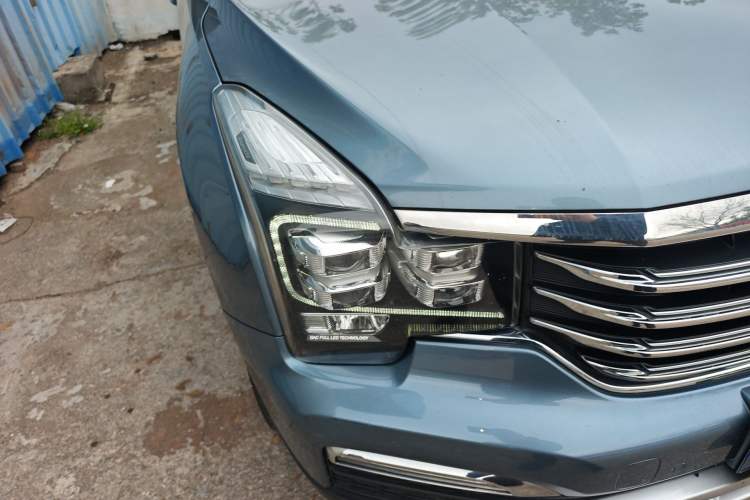 Used GAC Trumpchi GS8 2017 320T Two-Wheel Drive Luxury Smart Connectivity Version (7 Seats) Right Front Headlight