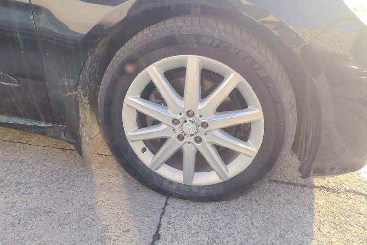 Used Mercedes-Benz R-Class 2011 R 350 L 4MATIC Right Front Wheel Hub