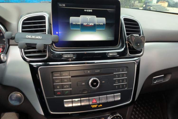 Used Mercedes-Benz GLE 2016 GLE 300 d 4MATIC Audio And AC Panel