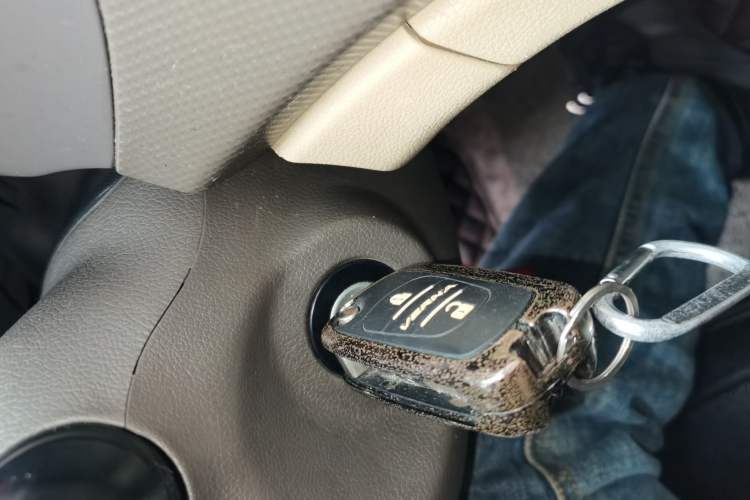 Used Hyundai Verna (older generation) 2010 Sedan 1.4L Manual Comfort GS Vehicle Key