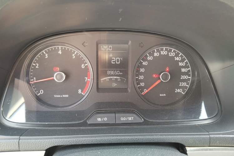 Used Volkswagen Gran Lavida 2013 1.6L Manual Fashion Model Odometer Close Up