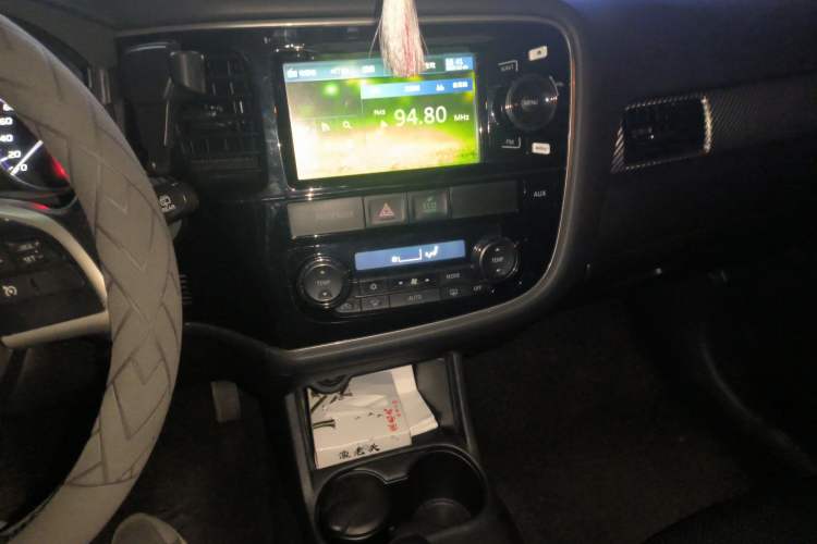 Used Mitsubishi Outlander 2014 2.4L 4x4 Deluxe Value Edition 5 Seats
