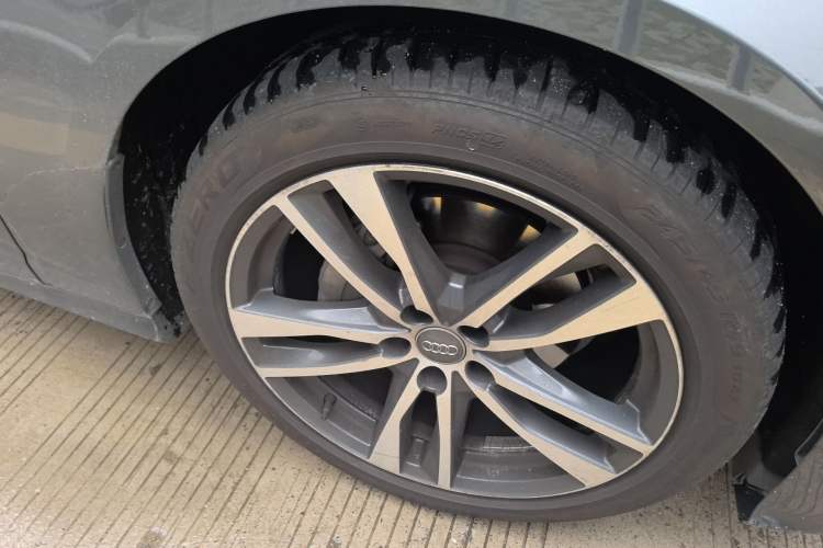Used Audi A6L 2019 40 TFSI Luxury Dynamic Model Right Front Wheel Hub