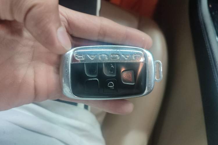 Used Jaguar XJ 2014 XJL 2.0T Two-Wheel Drive Panoramic Business Edition