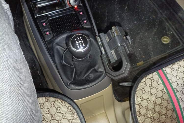 Used Volkswagen Santana Vista 2008 1.8L Manual Comfort Edition Gear Lever